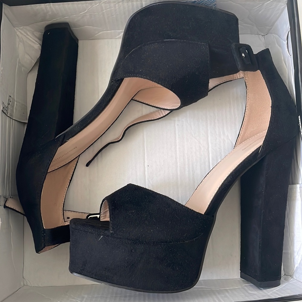 Pretty little thing plateform heels